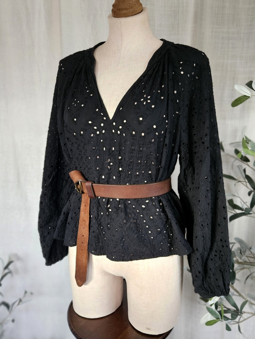 Black Embroidered Cotton Eyelet Lace Lightweight Flowy Long Sleeve Peasent Top M